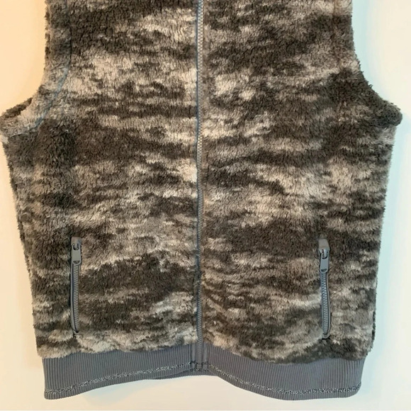 Athleta Camo Sherpa Plush Cozy  Fall Tugga Vest S - Picture 9 of 10